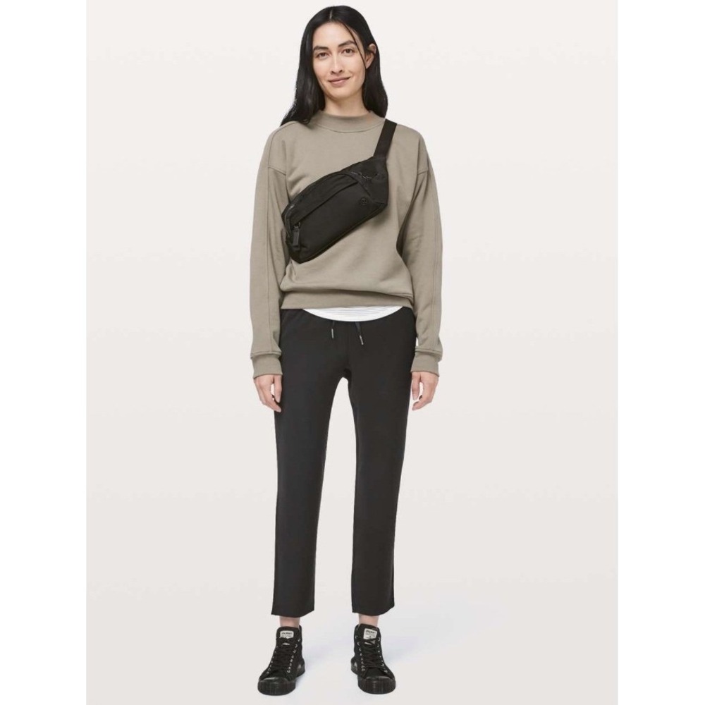 Lululemon On The Fly Woven 27" Pant‎ Black Athleisure Size 2 Travel Pants